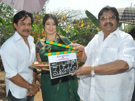 Photos: Arjun, Lakshmi start shooting for Rani Ranamma
