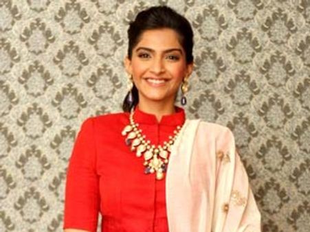 Coloured stone perfect for Indian skin: Sonam Kapoor 