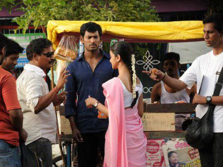 Aishwarya Arjun faints on Pattathu Yaanai sets