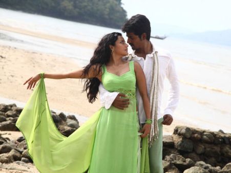 Ethir Neechal – Fans' Reviews