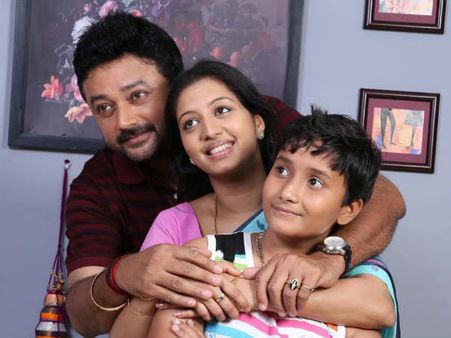Bharya Athra Pora - Movie Review