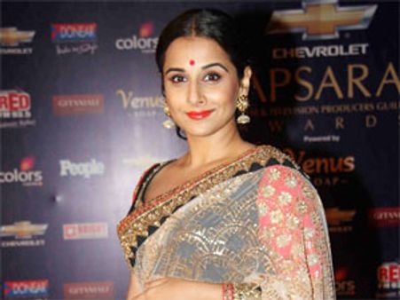 Vidya Balan's obsession with sari continues