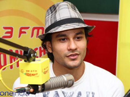 Soha and I fight a lot, but nobody dominates: Kunal Khemu