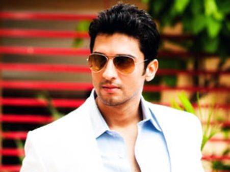 TV actor-Manish Raisinghani's fingers crossed for films