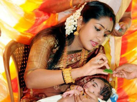 Mother's day: Hottest Yummy Mummies in Malayalam