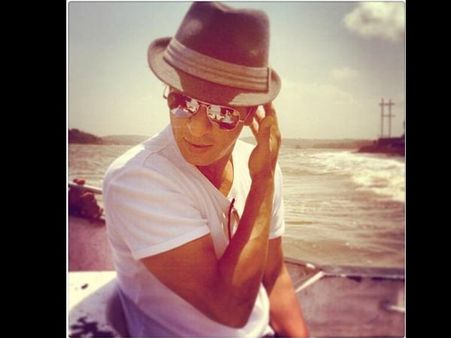 See Pic: Check out Shahrukh's new look from Chennai Express!