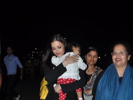 Pics: Aishwarya Rai Bachchan spotted leaving for Cannes with Aaradhya