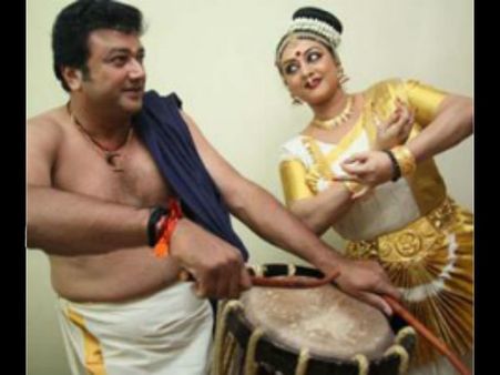 Pictures: Jayaram turns a chenda player in Swapaanam