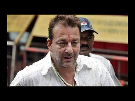 Sanjay Dutt to make paper bags, will earn Rs 25 a day