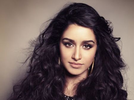 Shraddha Kapoor touched by her crazy fan's gesture