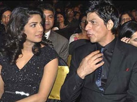 Shahrukh stands by close friend Priyanka in her tough times