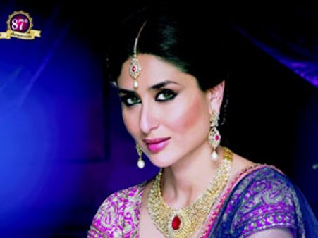 Saif to romance Esha Gupta on wife Bebo's advice?