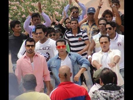 Mental Pictures: Salman Khan spotted wearing orange goggles