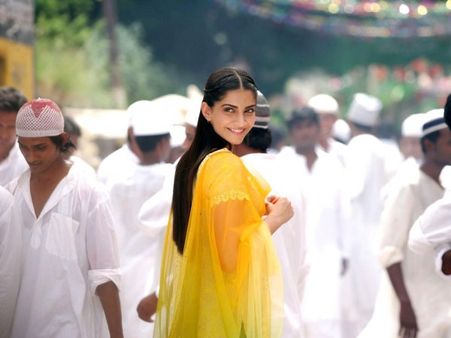 Sonam Wants To Play 'Tragedy Queen' Meena Kumari