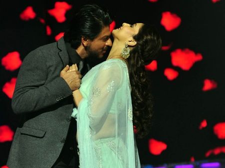 Photos: Shahrukh Khan and Madhuri Dixit set Jhalak stage ablaze!