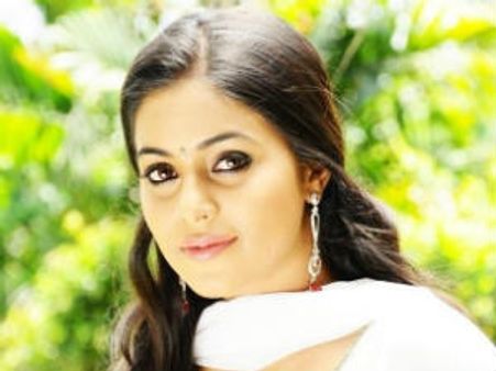 Shamna Kasim becomes popular in Tollywood