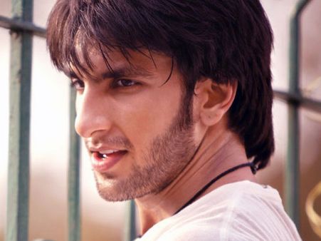 Ranveer Hosts All Boys Night To Screen Lootera