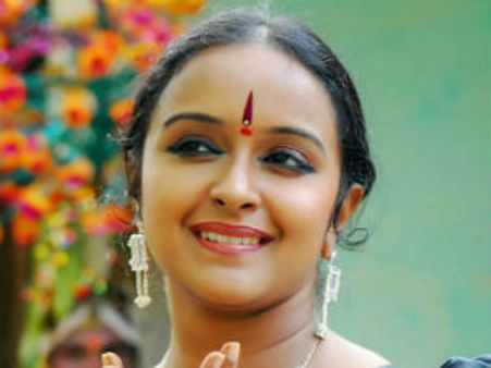 Actress Shalu Menon arrested