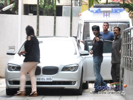 Pictures: Shahrukh Khan visits Hrithik Roshan after surgery