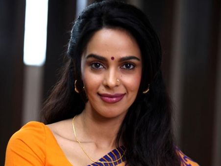 Mallika Sherawat in legal soup for exposing too much