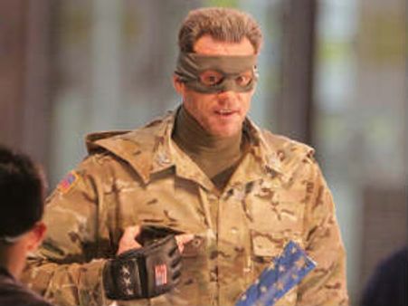 Jim Carrey apologises to rifle defenders