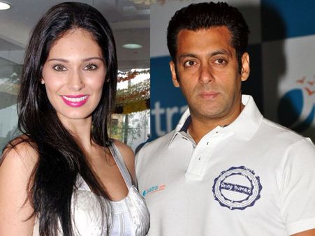 Salman Khan teaches Hindi to Bruna Abdullah