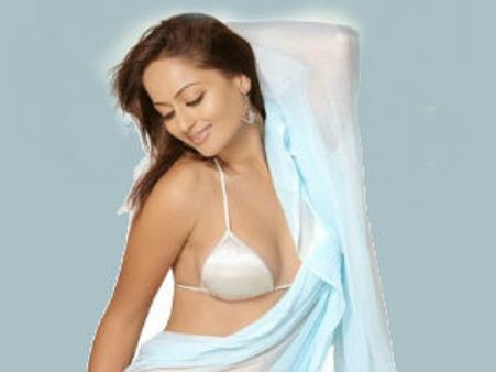 I Wear A One-Piece Swimsuit In Om 3D: Nikesha Patel