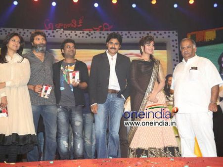 Photos: Unique Audio Launch For Pawan's Attarintiki Daredi