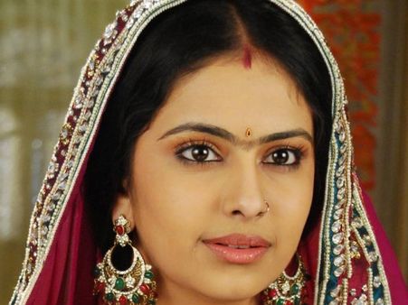 Avika Stumps Siddhu On Comedy Nights