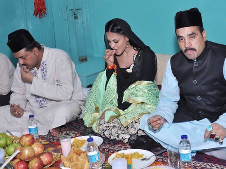 Photos: Veena Malik Breaks Her Roza