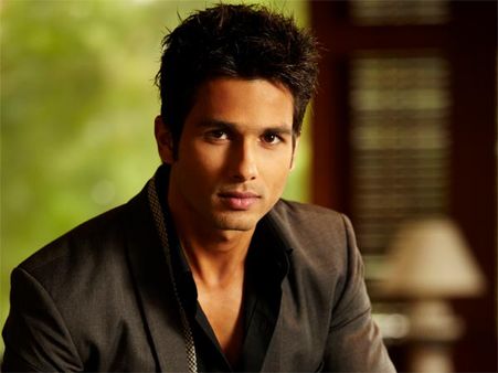 Shahid Kapoor Attends Iftar Party With Driver