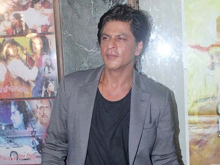 In Pics: Shahrukh Khan Relives His DDLJ Days