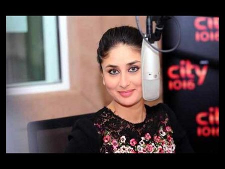Satyagraha: Kareena Kapoor-Ajay Devgn Mobbed In Dubai