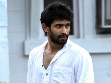 'Yeh Hai Aashiqui' Satisfying Host Vikrant Massey