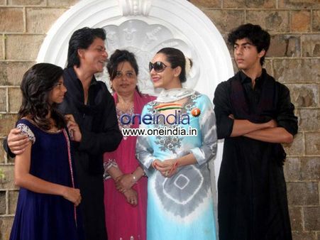 A Hush-Hush Ganpati Celebrations At SRK's Residence!