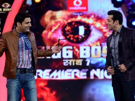 Bigg Boss 7: Kapil Sharma's Family Flirts With Salman Khan!