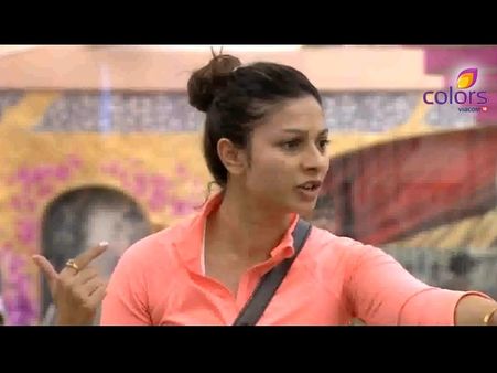 Bigg Boss 7: Tanisha Snaps For The First Time; Andy Makes Her Loose Cool