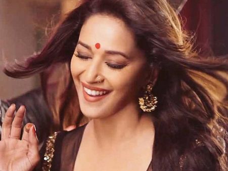 Sensuous Bollywood Actresses With Oomph Factor!