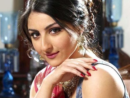 Saif Ali Khan Advises Sister Soha Not To Marry Before 40