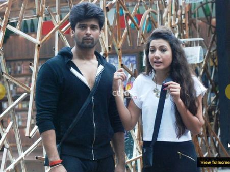 Bigg Boss 7: Gauhar Khan Can't Stay Away From Kushal!