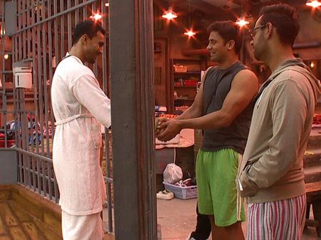 Bigg Boss 7: Day 11 Sees Asif Azim Making Steamy Entry After The Inmates Swap!