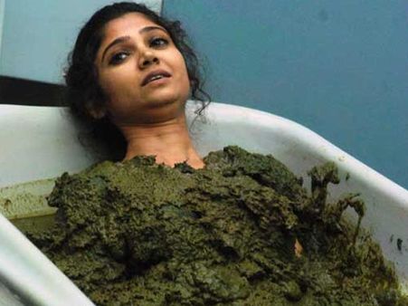 Bigg Boss 7: Ratan Rajput Made To Bathe In Dung!