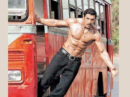 Pictures: Bollywood Actors With Six Pack Abs
