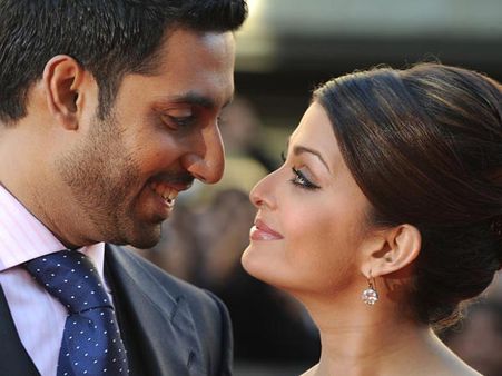 Interesting Pics: Aishwarya Rai-Abhishek Bachchan's Most Romantic Moments