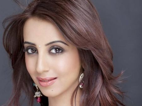 Birthday Special: Sanjjanaa Gets Special Gifts