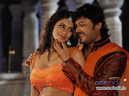 Deepa Sannidhi Shoots For Sakkare With Injured Leg!