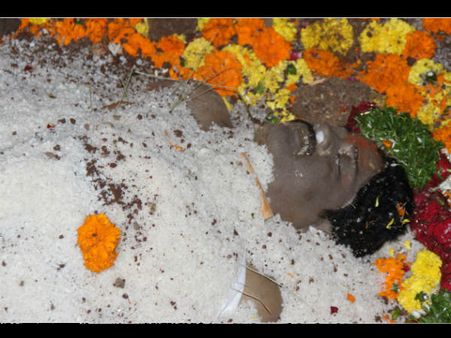 Photos: Srihari's Final Rites Performed At His Bachupally Farmhouse