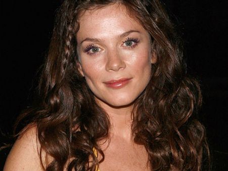 A Gorilla Scares Anna Friel Away!