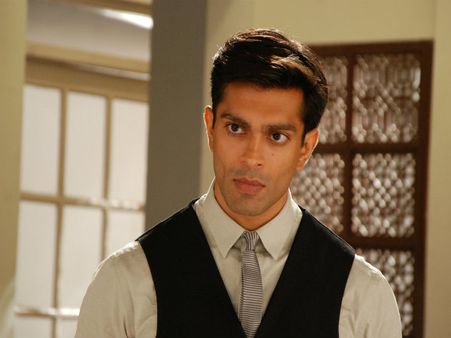 Qubool Hai's Karan Singh Grover Rubbishes Rumours, Not Quitting The Show