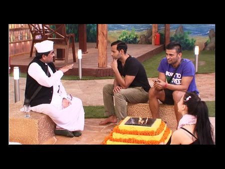 Bigg Boss 7: Janardhan Baba Predicts The Future Of The Housemates